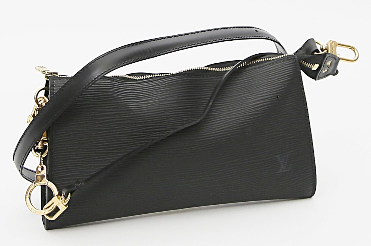 Pochette "Accessoires 24", Louis Vuitton.