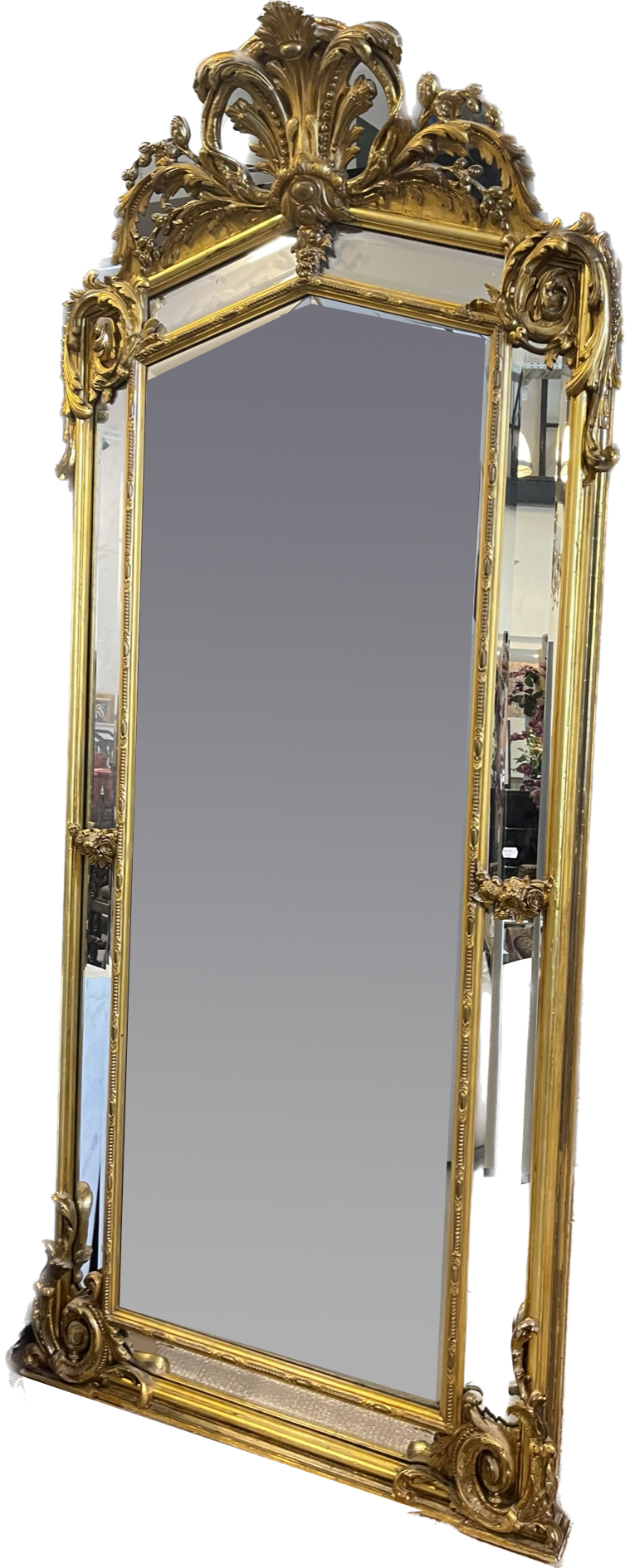 Monumentaler Spiegel im Stil Louis XV (19. Jh.).
