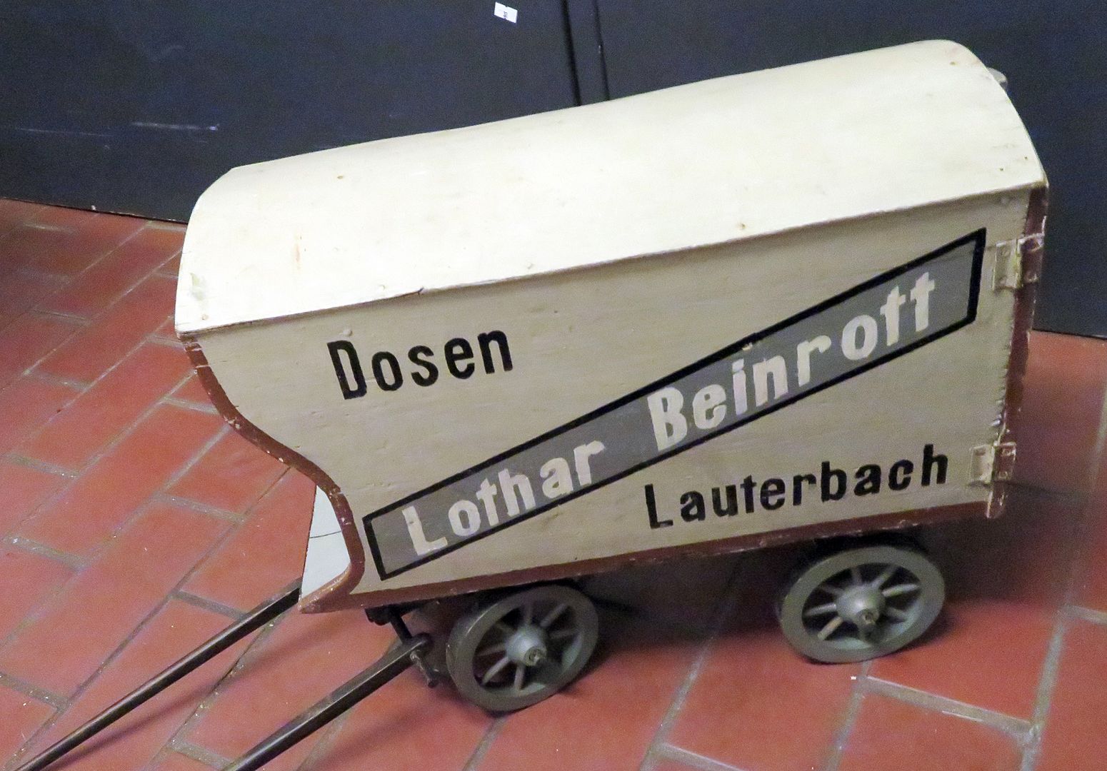 Pferdekarren "Dosen Lothar Beinrot Lauterbach".