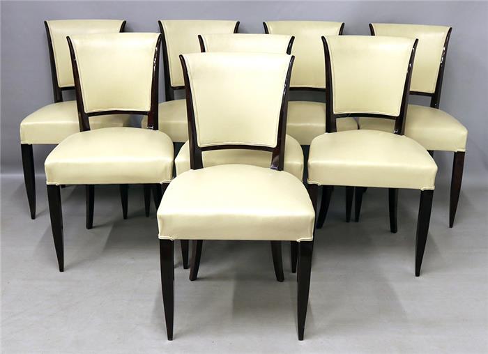 Satz von acht Art Deco-Stühlen.