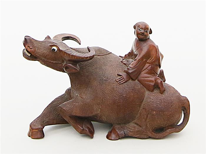 Skulptur "Auf Wasserbüffel reitender Knabe".