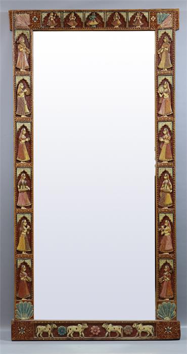 Spiegel, Rahmen mit indischen Reliefs.