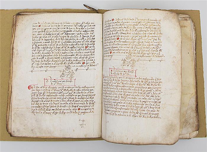 Pergament-Handschrift eines spanischen Notars des 15. Jahrhunderts.