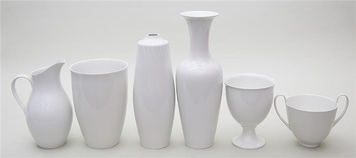 Drei Vasen, Krug, Pokal und Hölderlin-Becher, KPM Berlin.