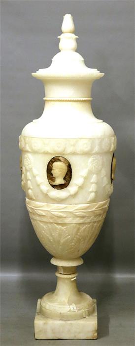 Große Vase im Empire-Stil.