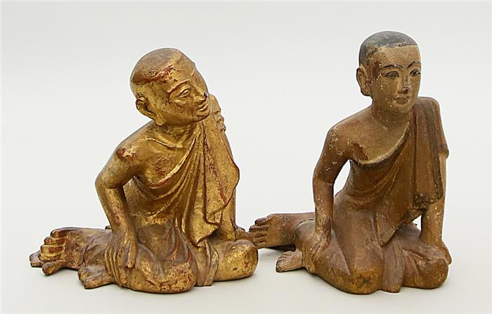 Zwei Skulpturen "Kniende Mönche".