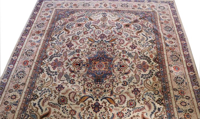 Isfahan, Korkwolle, ca. 370x 260 cm.
