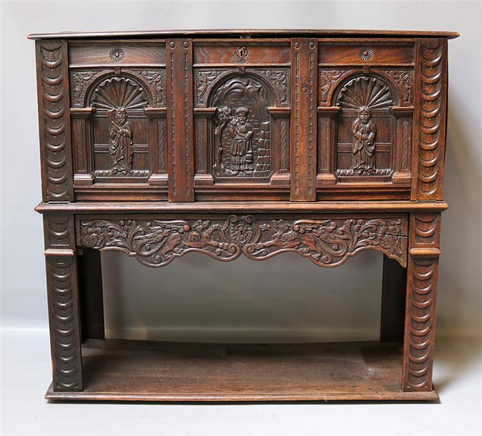 Kabinettschrank im Renaissance-Stil.
