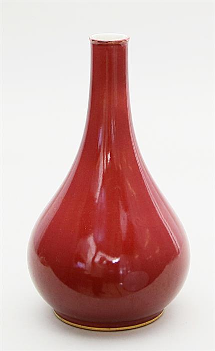 Vase in Flaschenform.