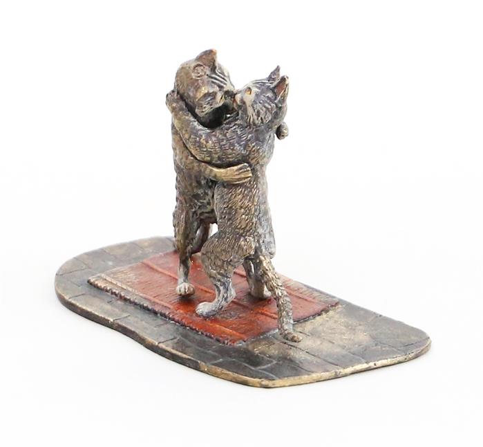 Wiener Bronze "verliebtes Katzenpaar auf Teppich".