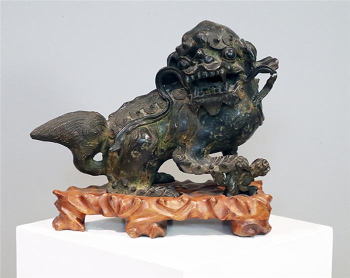 Große Ming-Skulptur eines Fo-Hundes.