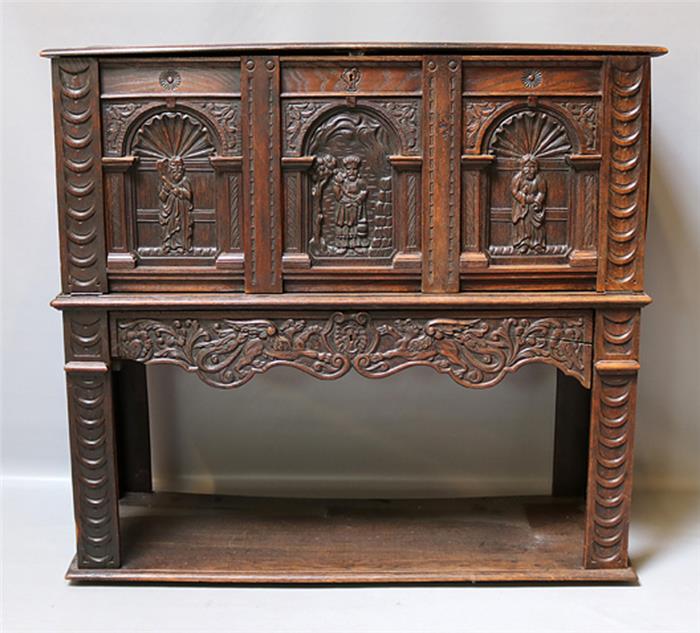 Kabinettschrank im Renaissance-Stil.