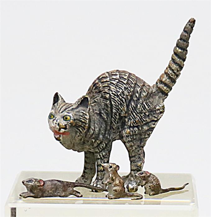 Vier kleine Wiener Bronzen "Katze und Mäuse".