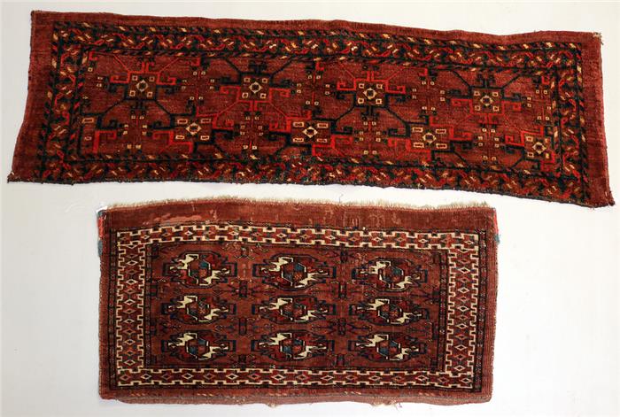 Zwei Taschenfronten (Turkmenistan, um 1900), ca. 41x 84 bzw. 39x 136 cm.