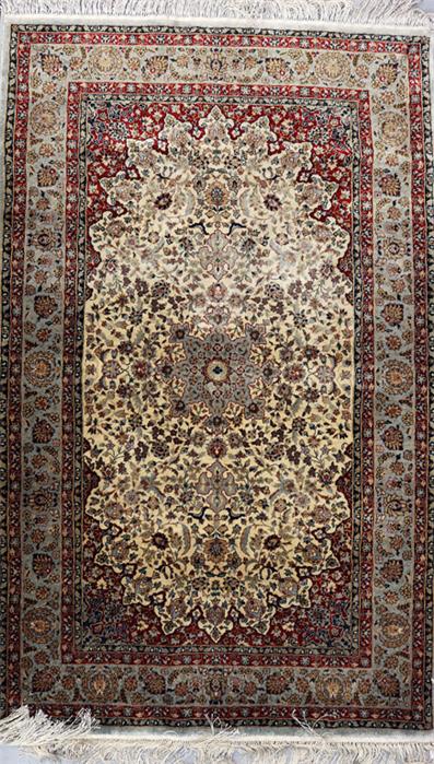 China mit Isfahan-Muster (Seide), ca. 140x 85 cm.