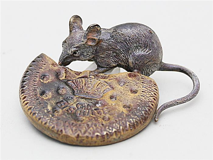 Wiener Bronze "Maus mit Biscuit".