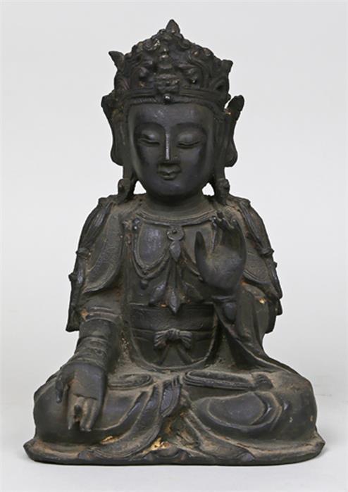 Ming-Skulptur einer sitzenden Guanyin.