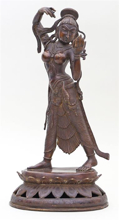 Skulptur einer hinduistischen Gottheit.