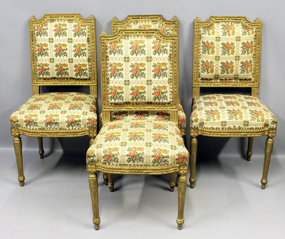 Bank und vier Stühle im Stil Louis XVI.