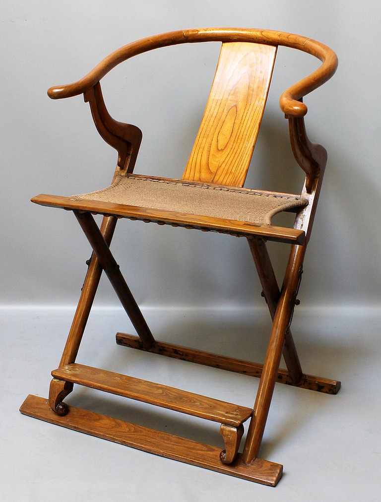 Hufeisenförmiger Klappstuhl (Horseshoe-Folding Chair).