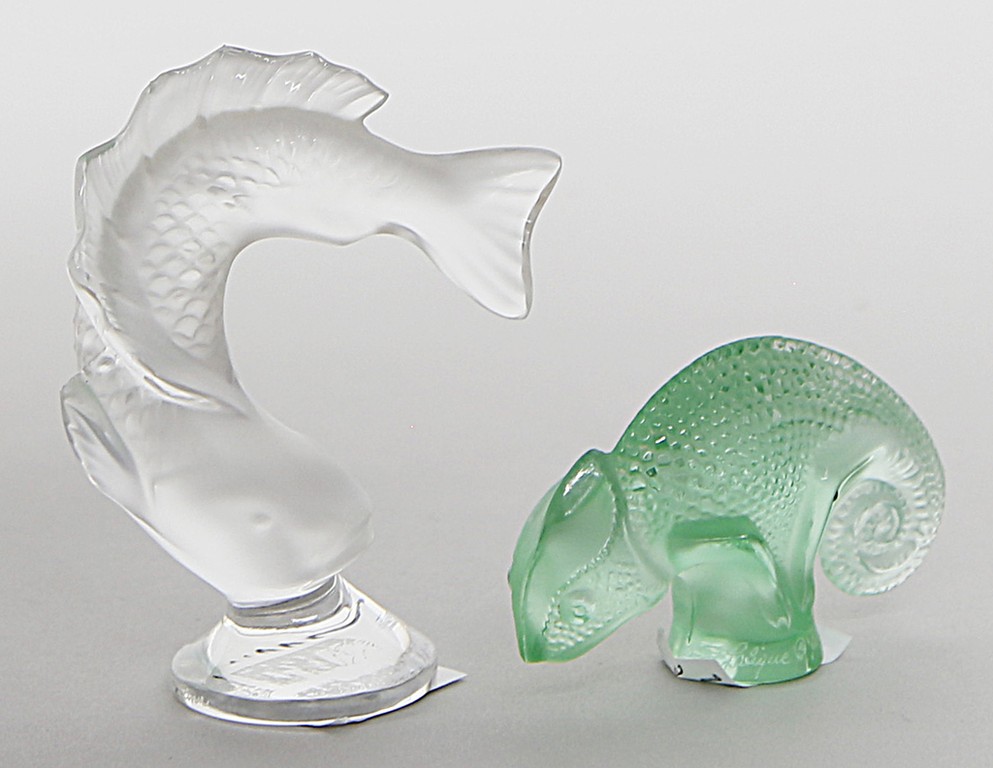 Zwei Skulpturen "Seal Cameleon" und Siegel "Leaping Fish", Lalique.