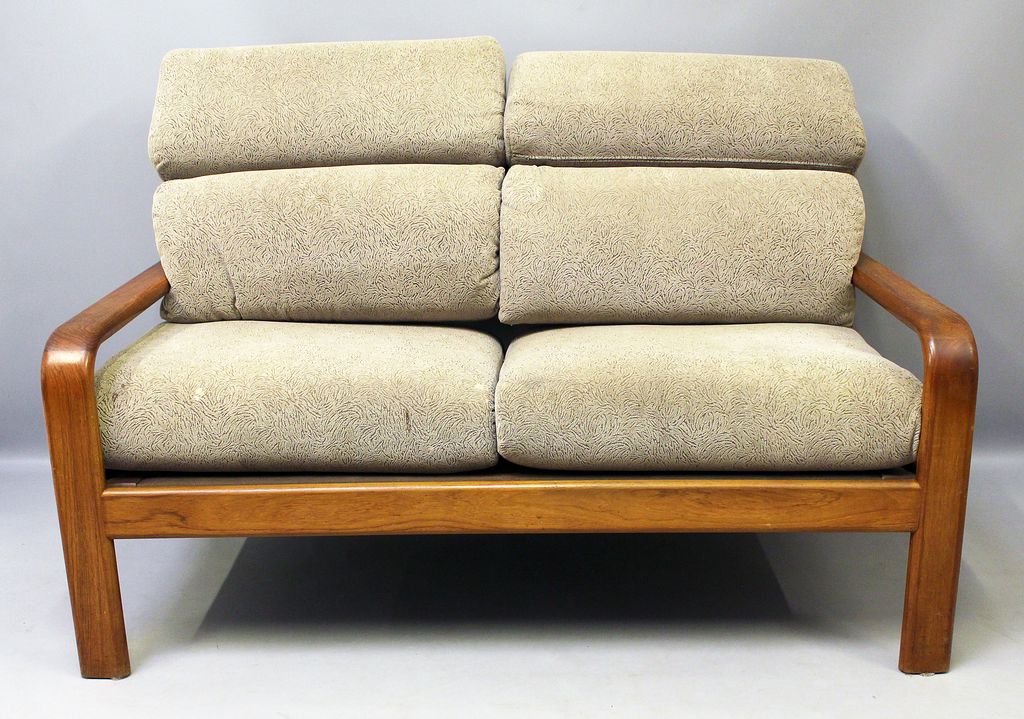 Sofa (Zweisitzer).