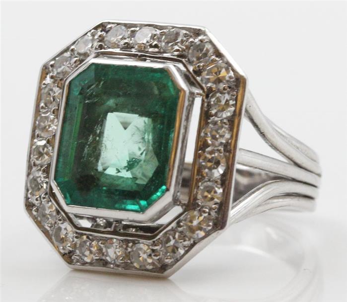 Großer Smaragd-Brillant-Ring.