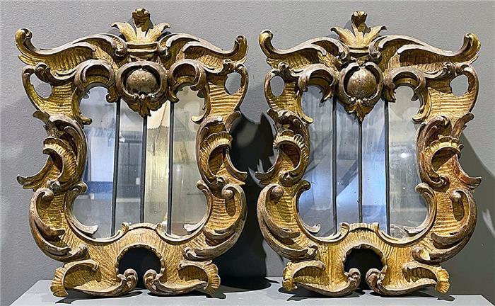 Paar Rokokorahmen mit Spiegelglas (18. Jh.).