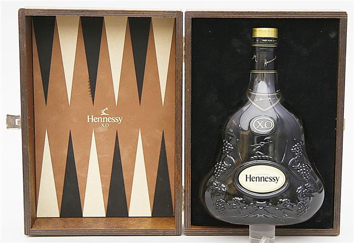 Flasche Hennessy XO in Geschenkschatulle.