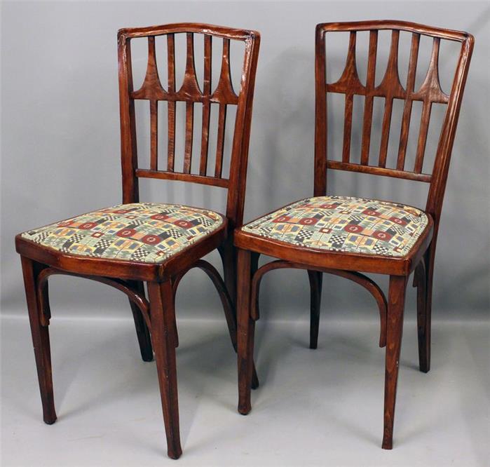 Paar Stühle.