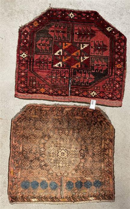 Zwei kleine Turkmenen, ca. 57x 61 bzw. 58x 67 cm.