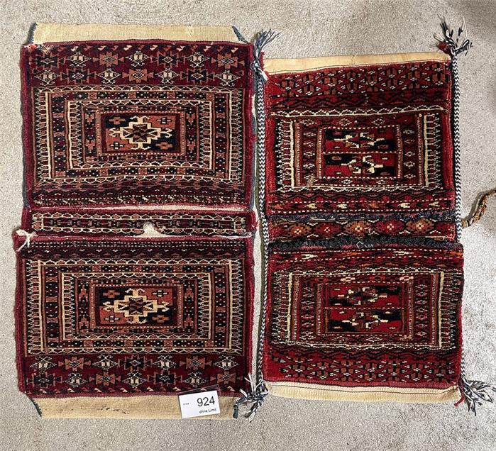 Zwei kleine Turkemen-Taschen, ca. 45x 30 cm.