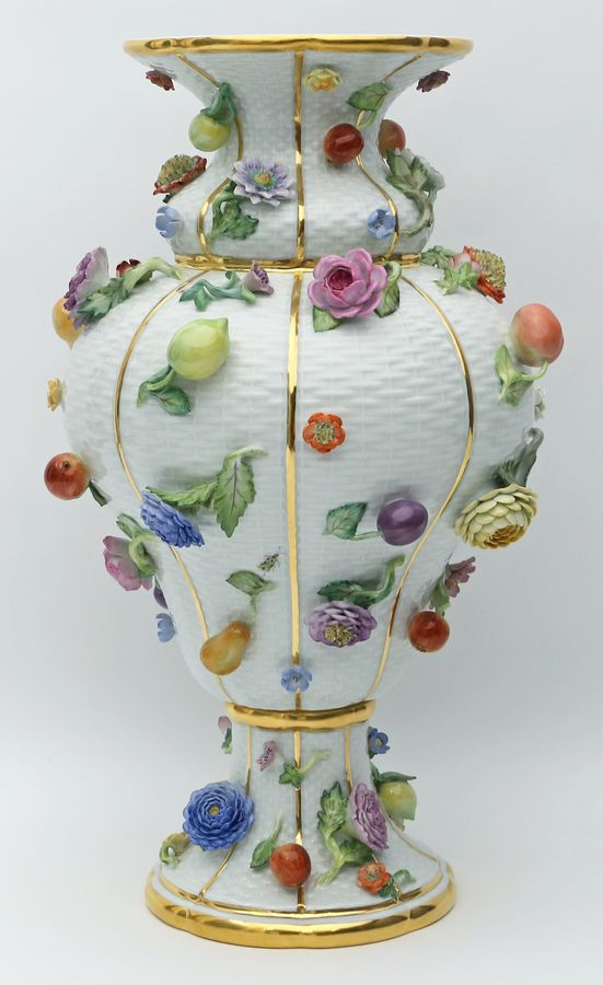 Limitierte "Meisterwerke (limited Masterpiece)"-Vase "Blumen und Früchte", Meissen.