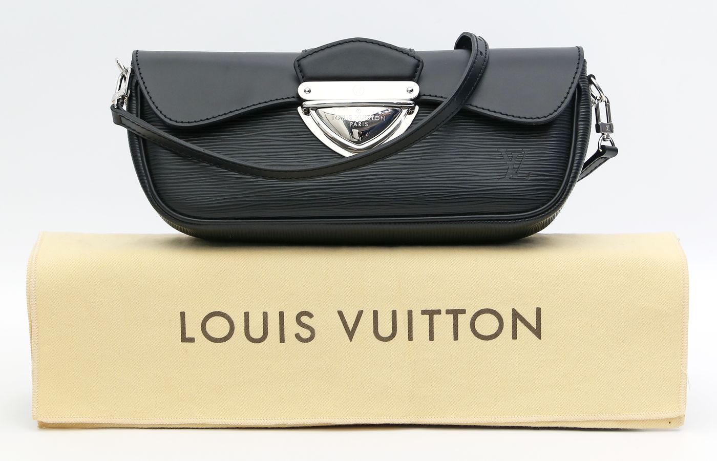 Handbag Montaigne, Louis Vuitton.