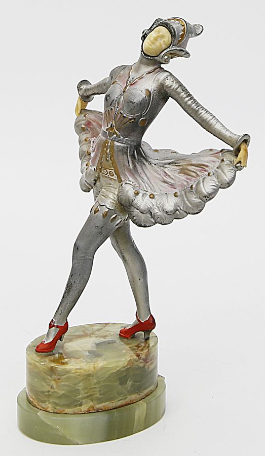 Art Deco-Skulptur einer Tänzerin.