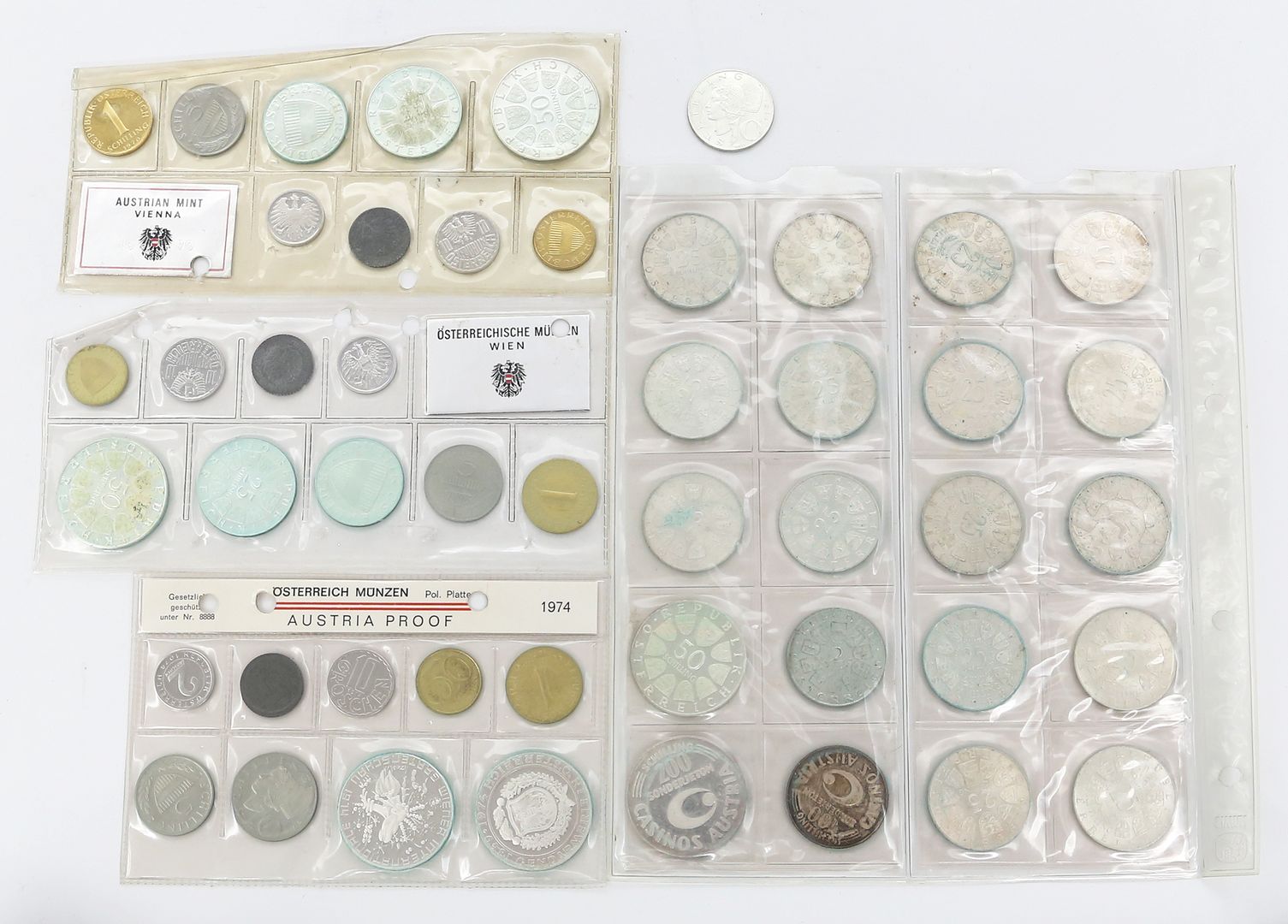 Sammlung von 46 Münzen und 2 Jetons, Österreich.