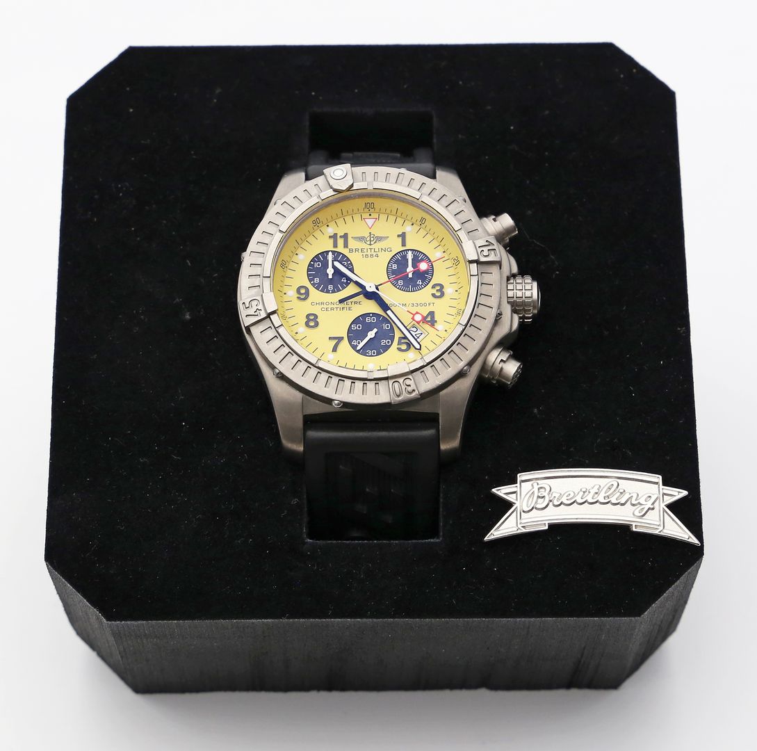 Herren-Armbandchronograph "Avenger M1", Breitling.