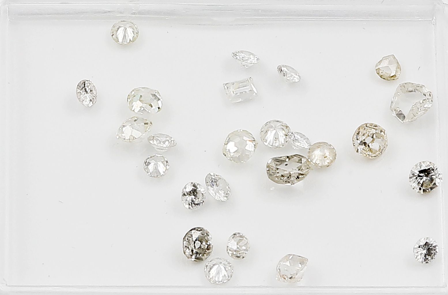 Lot aus 25 Diamanten, zus. ca. 2,8 ct.
