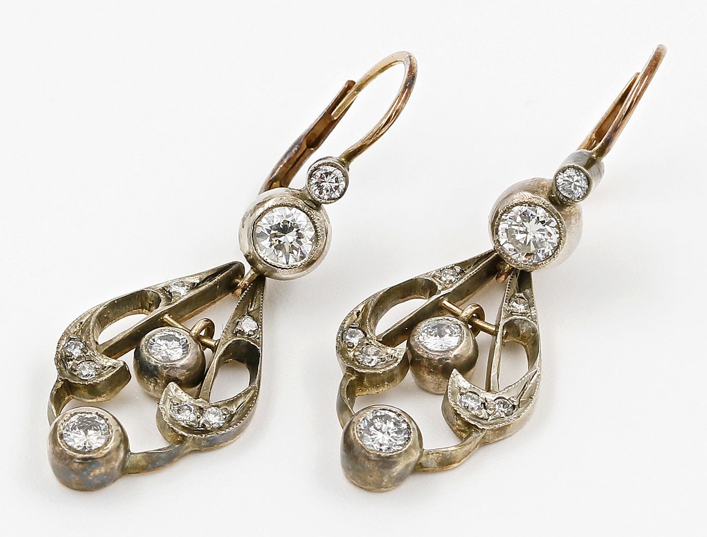 Paar Ohrhänger im Art Deco-Stil.