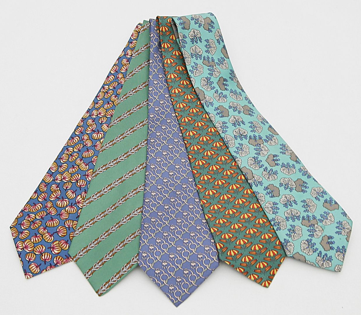 Fünf Krawatten, HERMÈS.