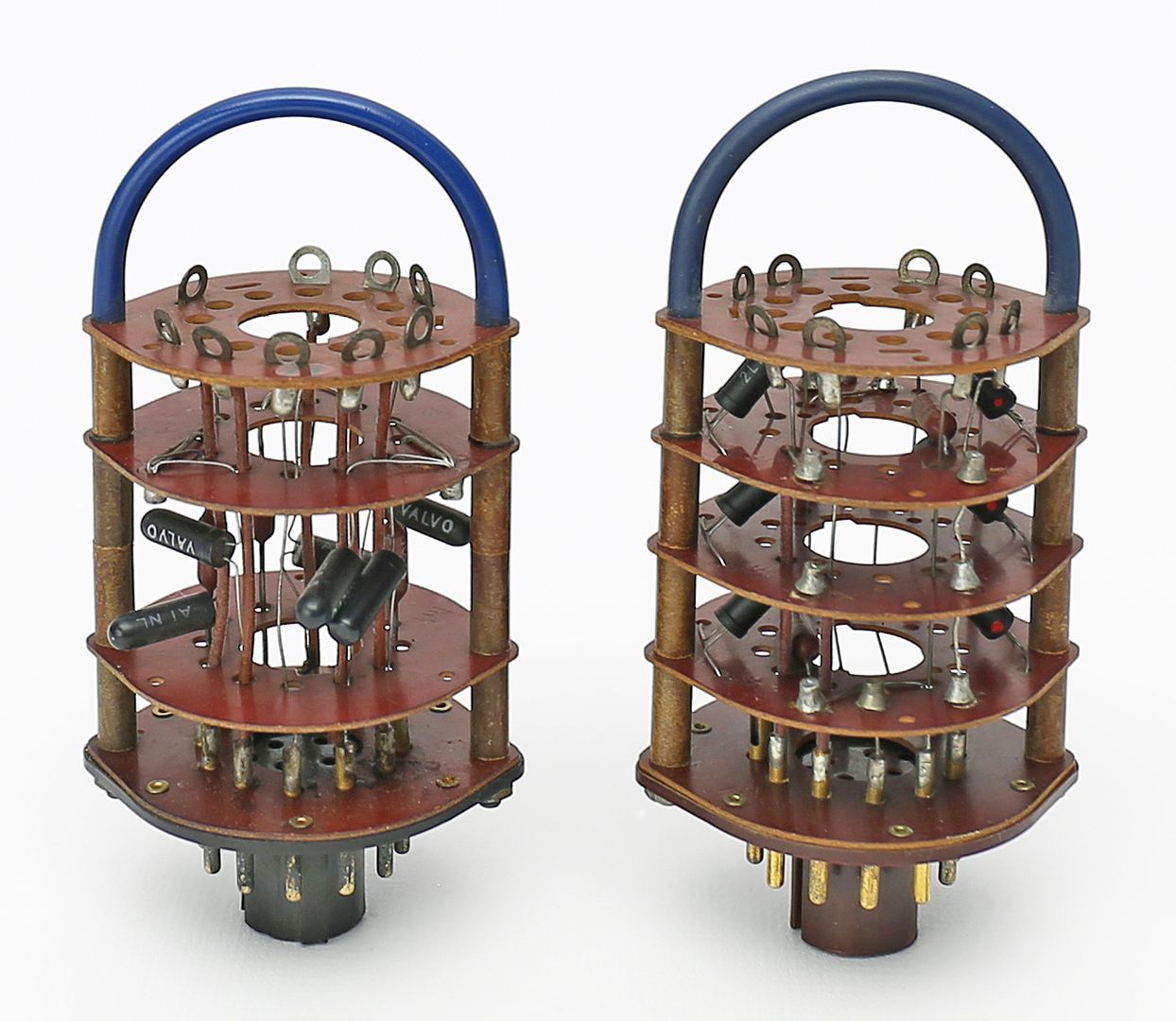 Zwei Elektronenröhren des "Z22"-Computers (50er/60er Jahre).