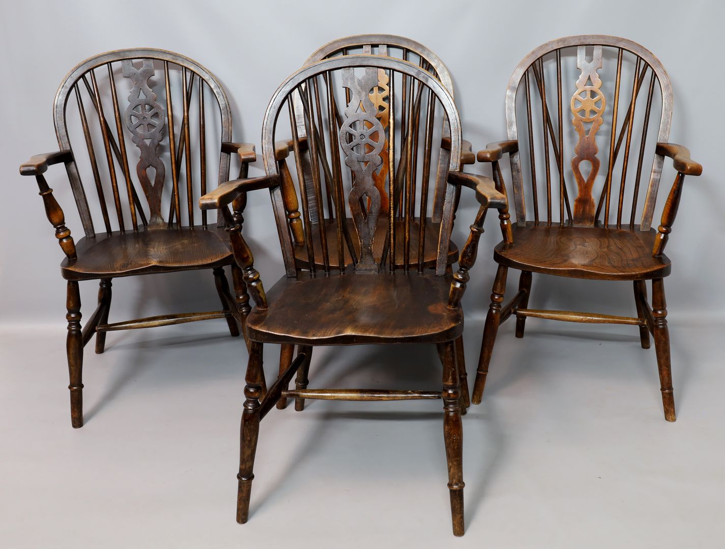 Vier "Windsor"-Stühle.