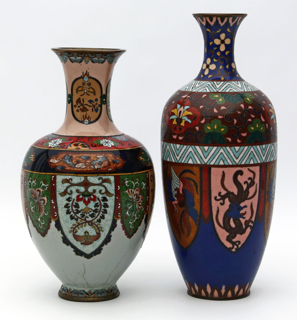 Zwei Cloisonné-Vasen.