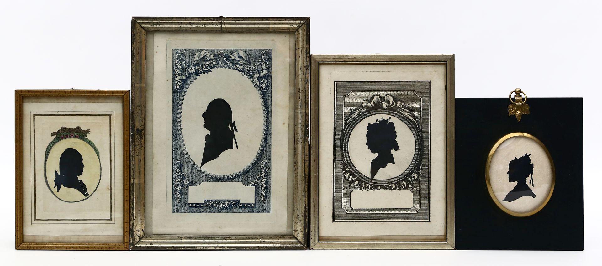 Vier Schattenrisse bzw. Scherenschnitte mit Portraitdarstellungen.