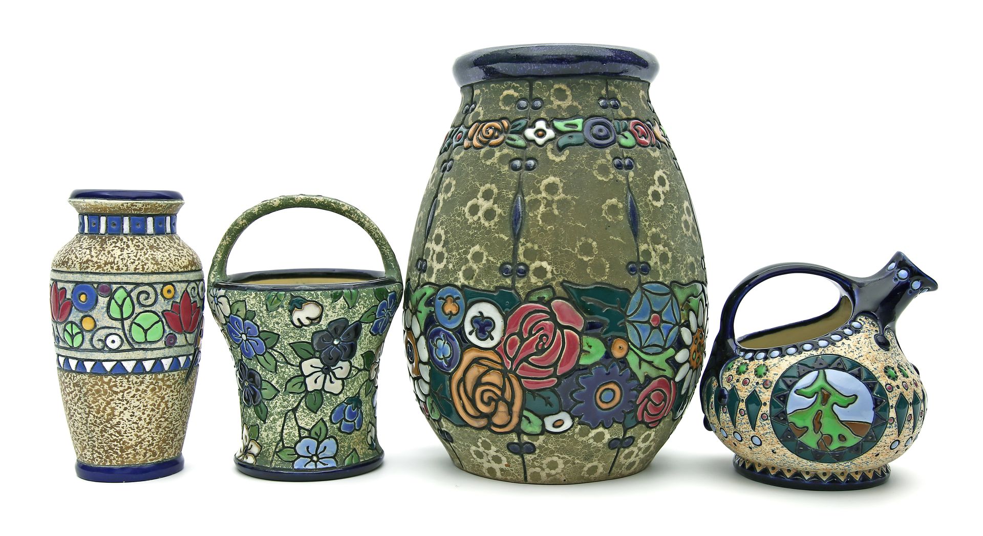 Drei Art Deco-Vasen und -Henkelgefäß.
