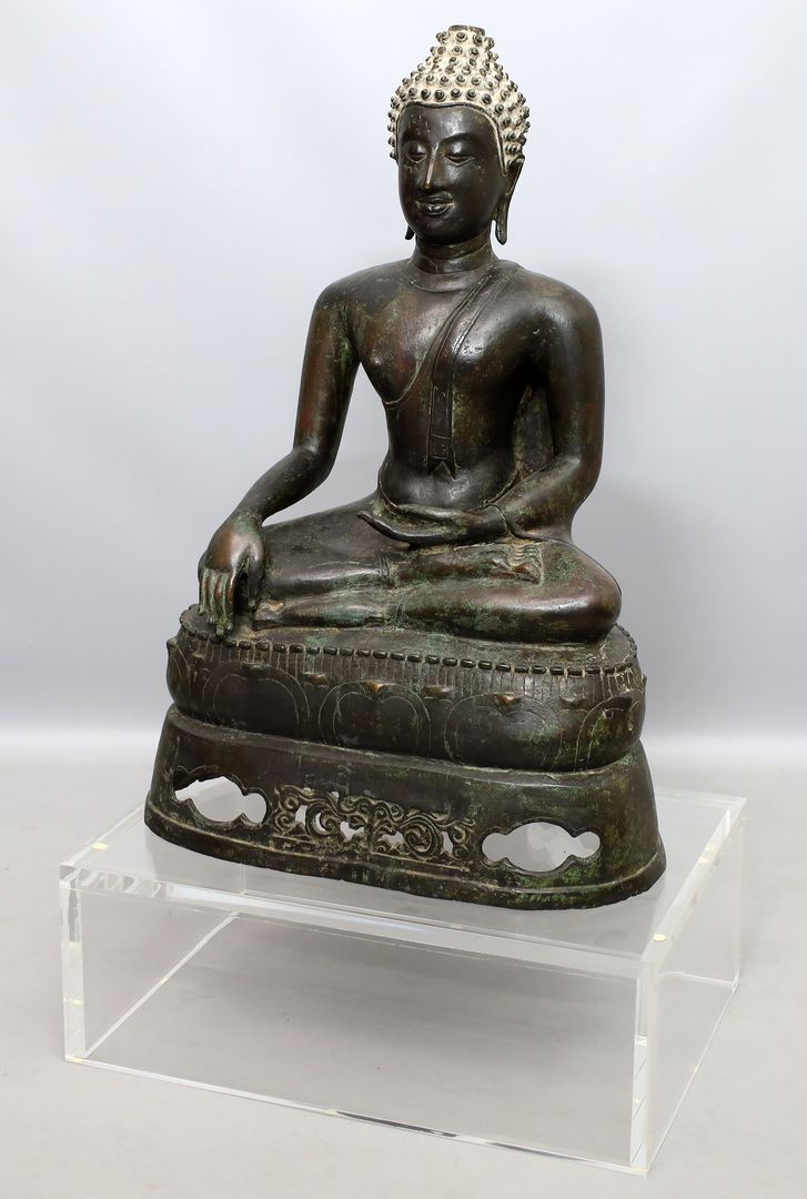 Große Buddha-Skulptur.
