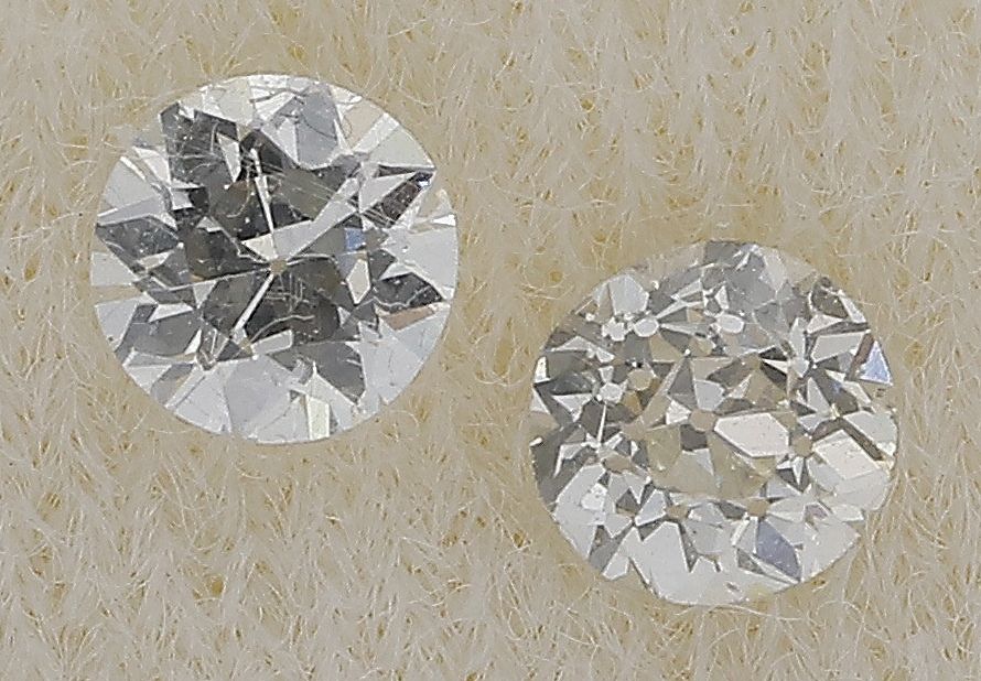 Zwei Diamanten im Altschliff, zus. ca. 0,78 ct.