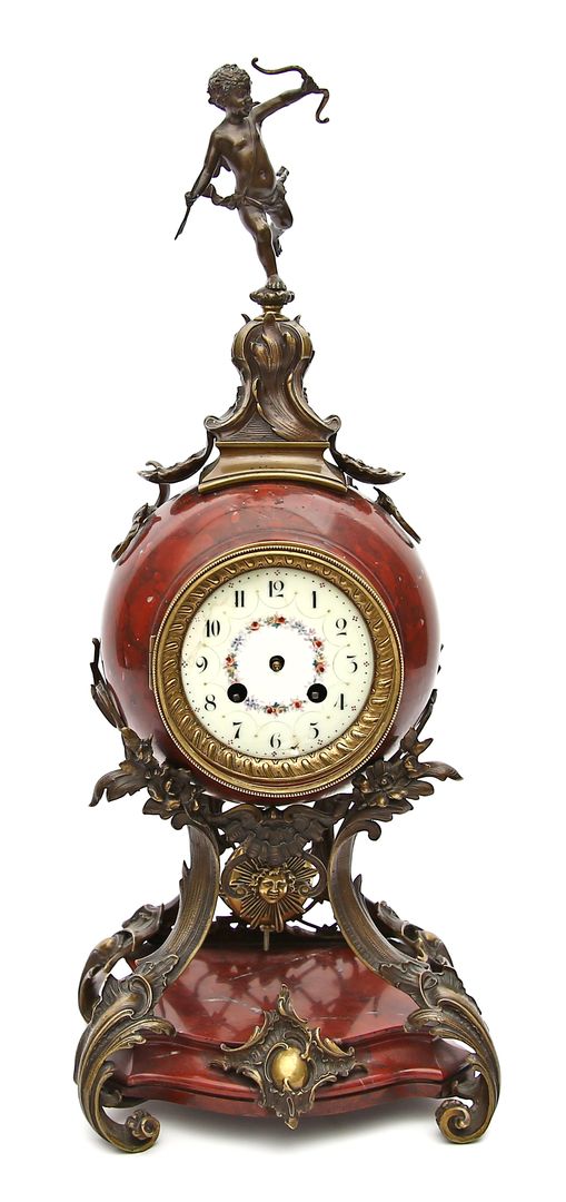 Uhrengehäuse im Rokoko-Stil und Uhrwerk von Lenzkirch.