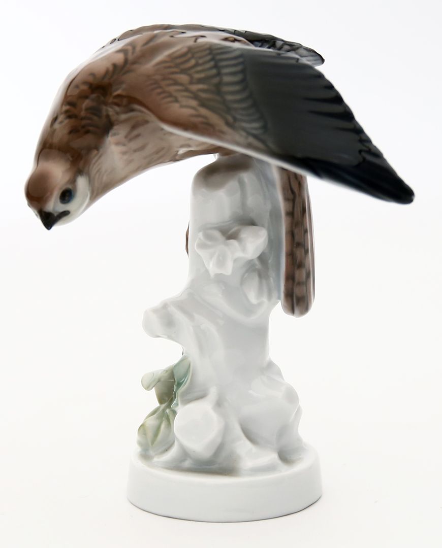 Skulptur Falke auf Baumstumpf, Rosenthal.