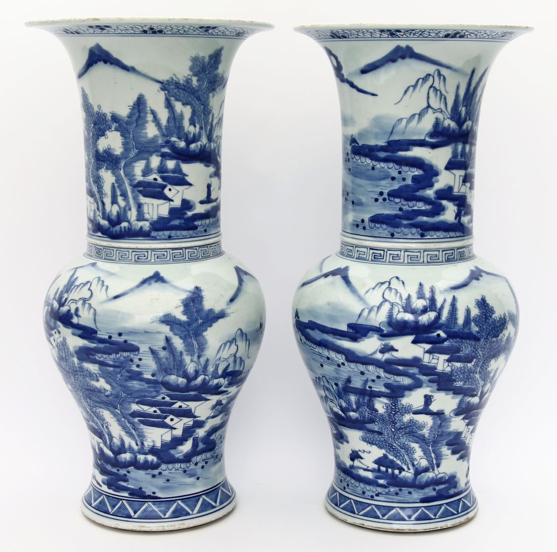 Paar große Vasen in Gu-Form.